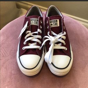 NWOT converse sneakers